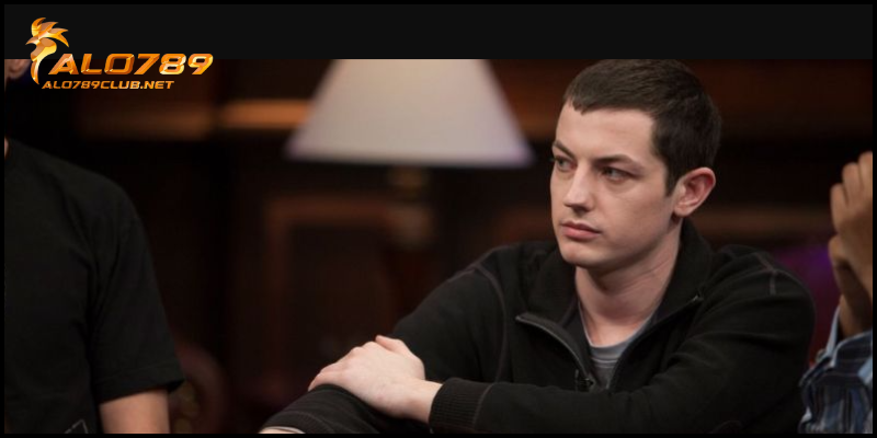 Tom Dwan poker – Thần bài poker nổi tiếng hàng đầu thế giới 6 Tom Dwan poker quan tâm đến công nghệ